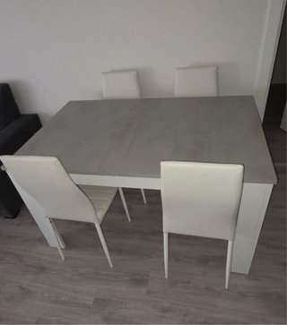 Mesa de Comedor con 4 Sillas