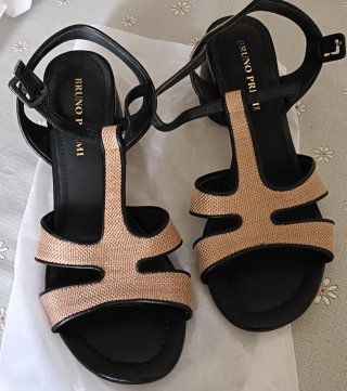 Sandalias Bruno Premi Negras y Beige