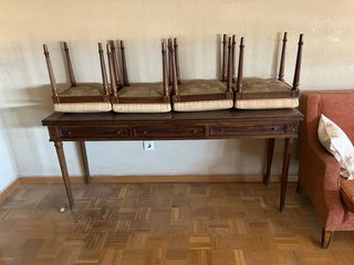 Mesa Recibidor con 4 Taburetes