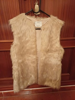 Chaleco de pelo Bershka beige