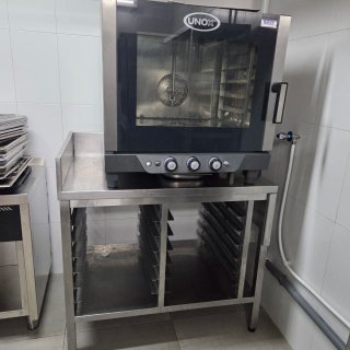 Horno UNOX con Vapor 5 bandejas + mueble bandejero