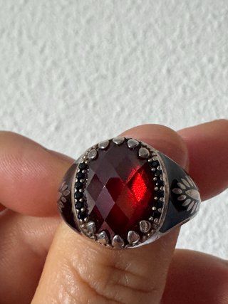 Anillo de Plata con Piedra Roja