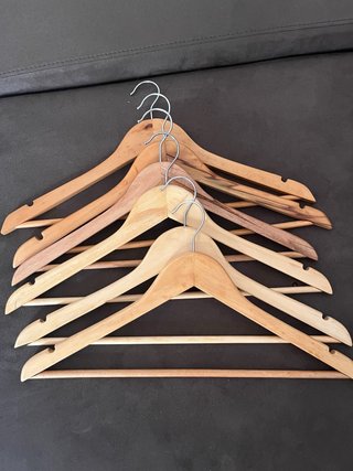 Set de 9 perchas de madera