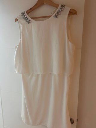 Vestido Blanco con Apliques
