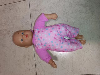 Muñeco con Pijama Estampado de Corazones