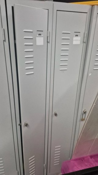 Armadietti metallici grigi