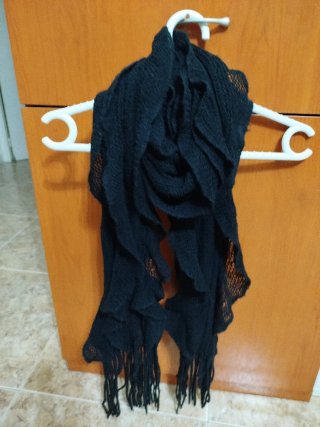 Bufanda Negra con Flecos