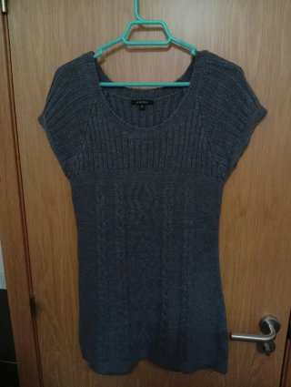 Vestido gris de mujer