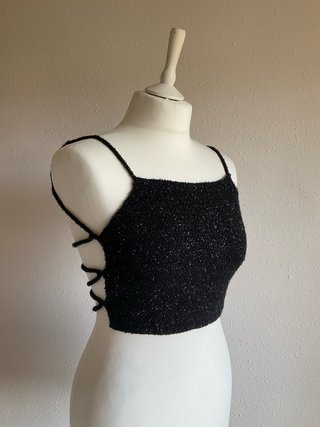 Crop top negro con brillo