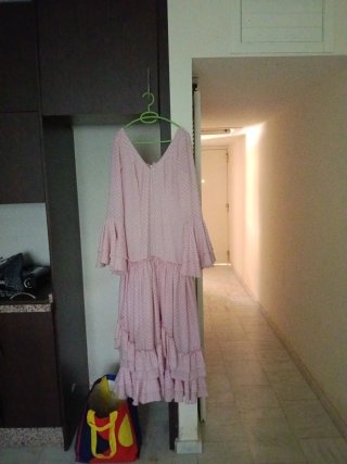 Traje de flamenca rosa con lunares blancos