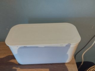 Caja organizadora de cables blanca