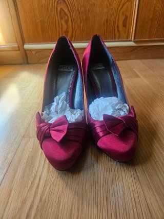 Zapatos de Tacón Burdeos con Lazo