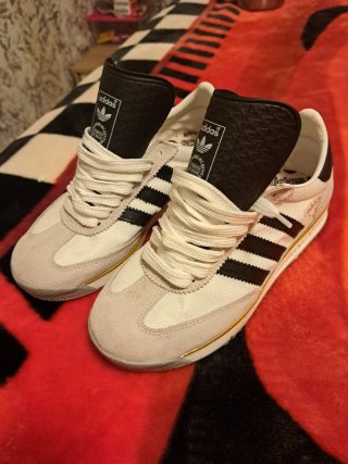 Bambas adidas blancas y negras