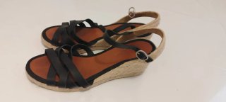 Sandalias con cuña de esparto