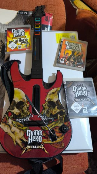 Guitarra Guitar Hero y 3 Juegos PS3