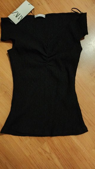 Camiseta negra Zara