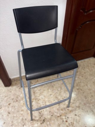 Taburete alto negro
