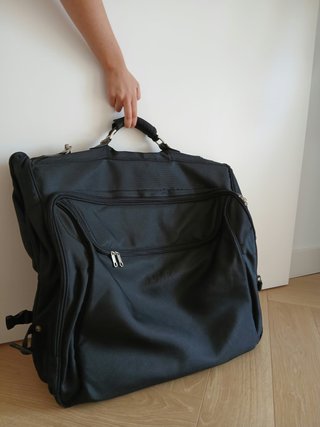Bolsa portatrajes de viaje con compartimentos