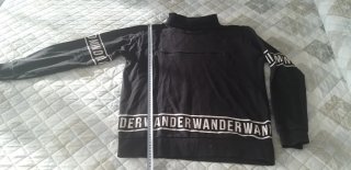 Sudadera Negra con Estampado