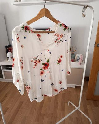 Camisa de mujer con estampado floral