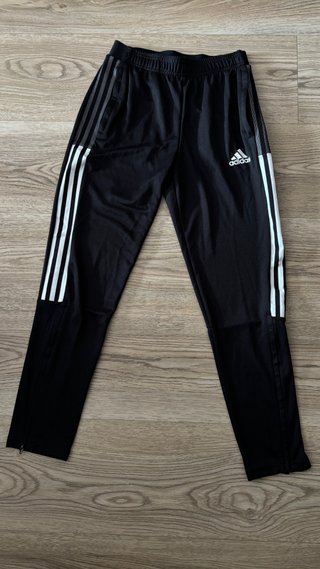 Chandal Adidas negro reestreno