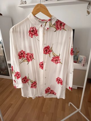 Camisa de mujer con estampado floral