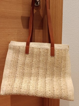Bolso de mano de rafia