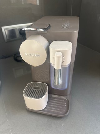 Cafetera Nespresso Lattissima