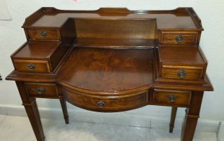 Escritorio Antiguo de Madera
