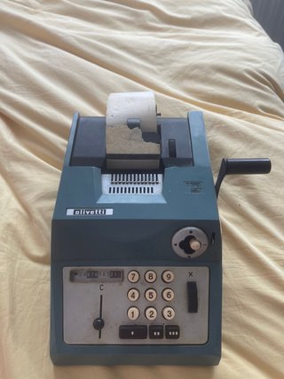 Máquina de calcular Olivetti vintage