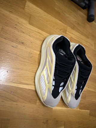 Adidas Yeezy 750 Blancas y Amarillas