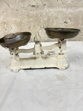 Báscula de Pesas Antigua