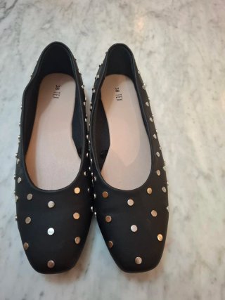 Manoletinas Negras con Tachuelas Talla 38