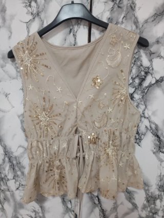Blusa Beige con Bordados y Lentejuelas