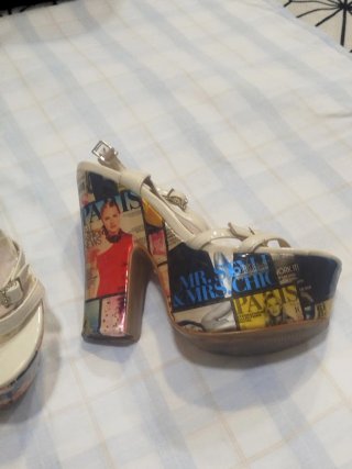 Sandalias de tacón con estampado