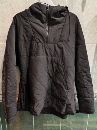 Plumas tipo canguro negro talla M.