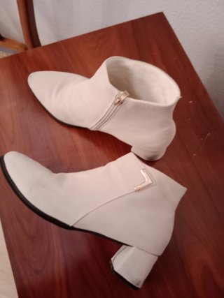 Botines de tacón bajo blancos