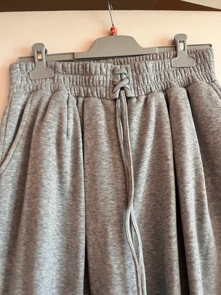 Pantalón de chándal gris wide leg