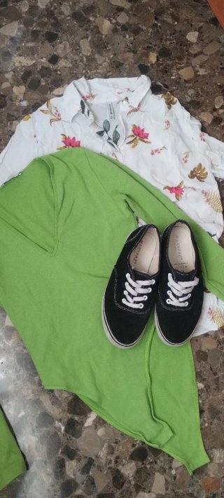 Lote de blusa S, body M y zapatillas 37