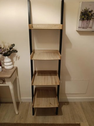 Estantería Escalera Negra y Madera