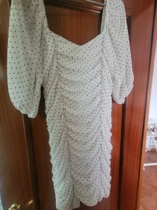 Vestido de Gasa con Lunares y Fruncido