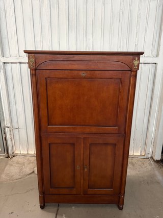 Buro antiguo de madera maciza