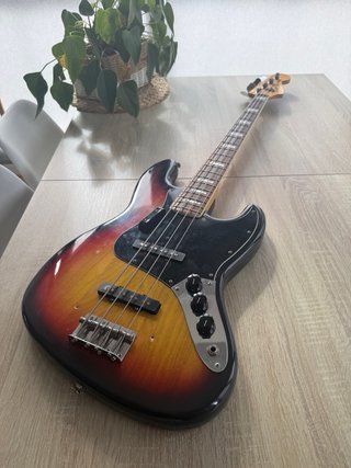 Bajo Fender Jazz Bass 1977