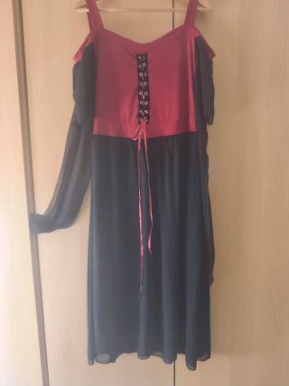 Disfraz de mujer estilo medieval o vampiresa