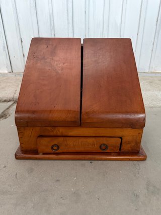 Caja de madera maciza con cajones