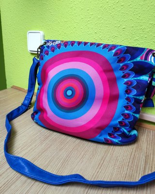 Bolso bandolera / shopper estampado multicolor