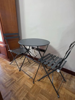 Conjunto Mesa y 2 Sillas Plegables