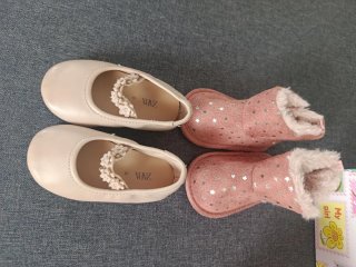 Lote 2 pares zapatos bebé niña tallas 18 y 19