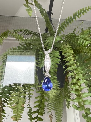 Cadena de Oro Blanco de 18k colgante de tanzanita
