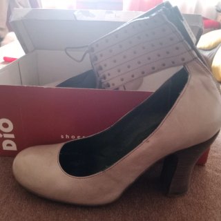 Zapatos de tacón Dio beige